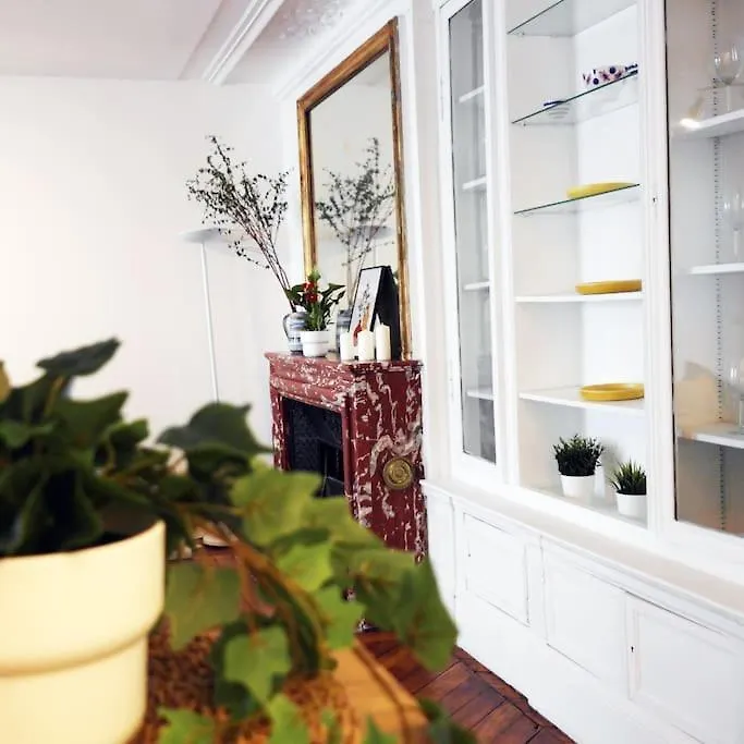 Appartement Haussmanannien Cosy - Republique Paris 0*,